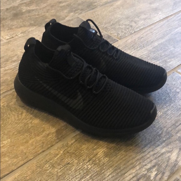 nike roshe two all black